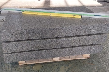 Плиты для пандусов гранит Сосновый бор - Каменный пояс- продажа изделий из натурального камня